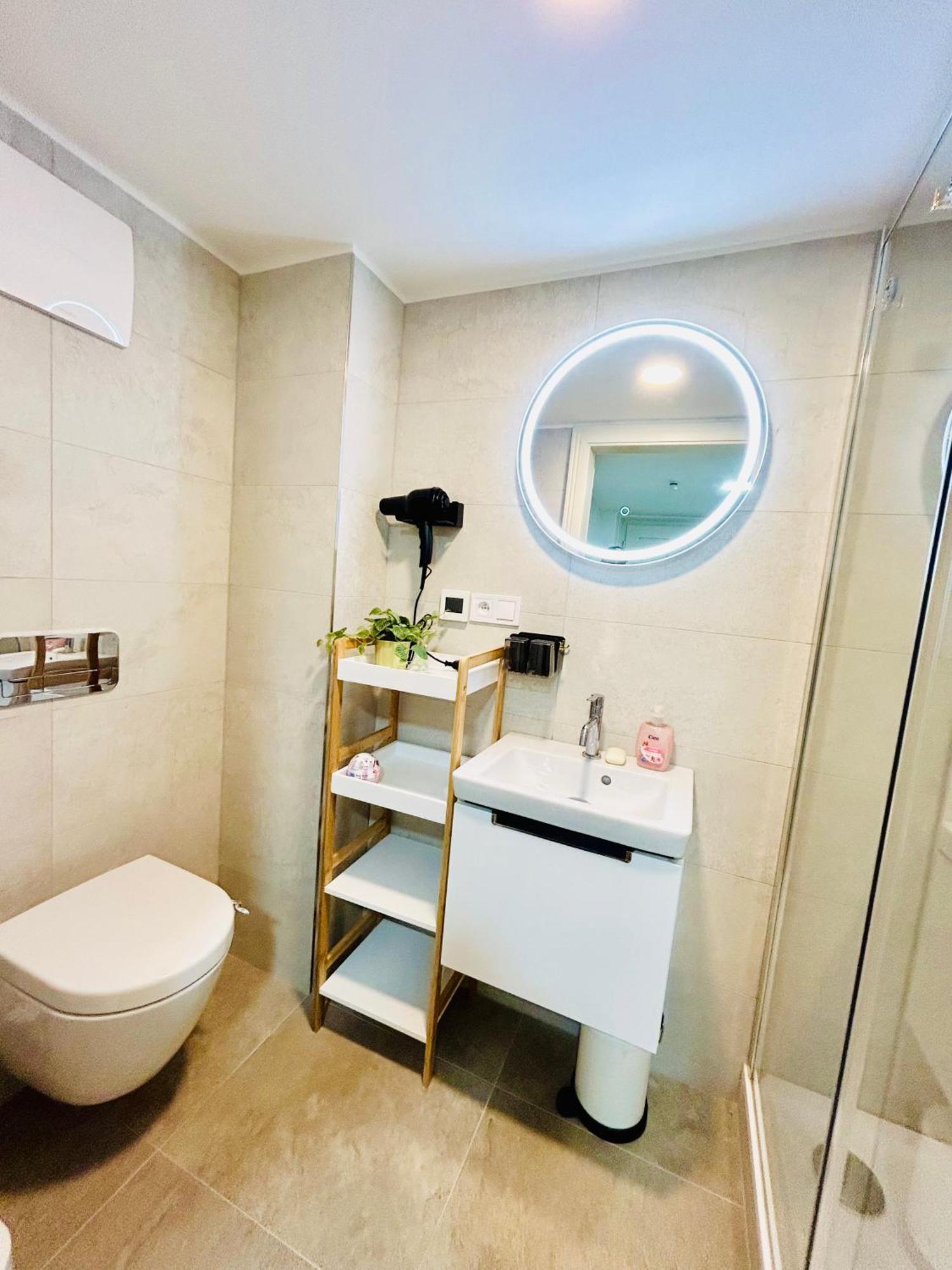 Cozy Design Homestay With Terrace Prag Exteriör bild