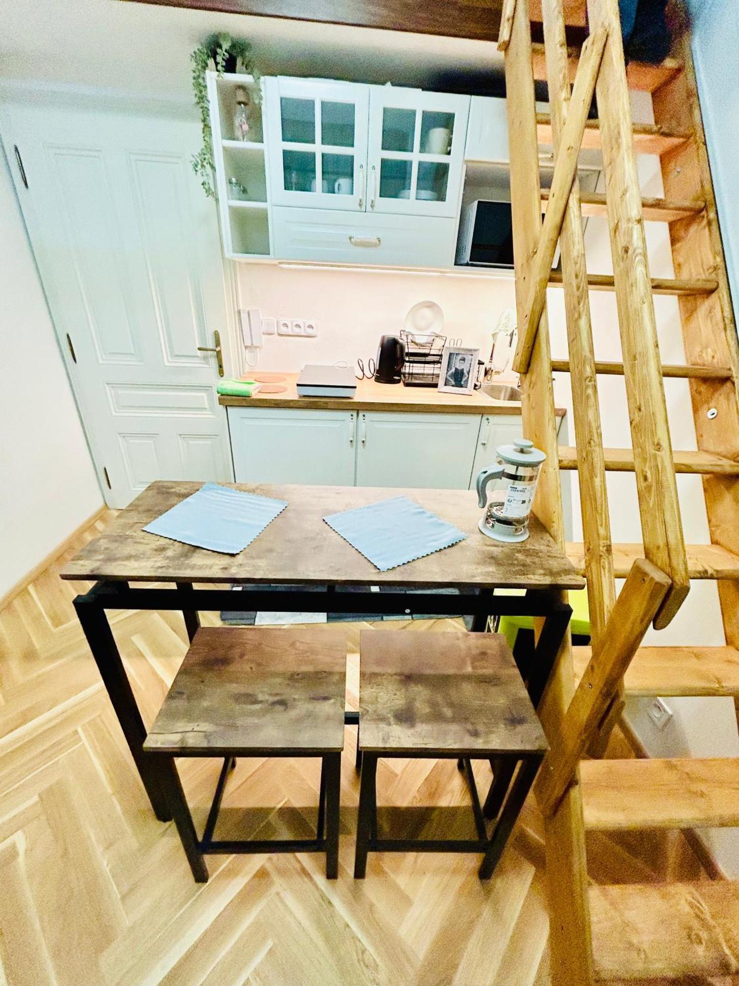Cozy Design Homestay With Terrace Prag Exteriör bild