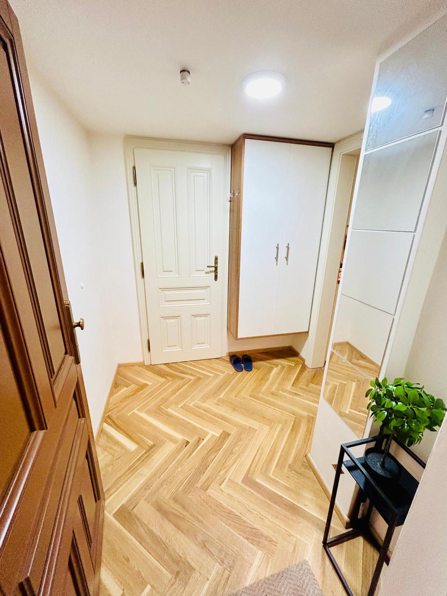 Cozy Design Homestay With Terrace Prag Exteriör bild