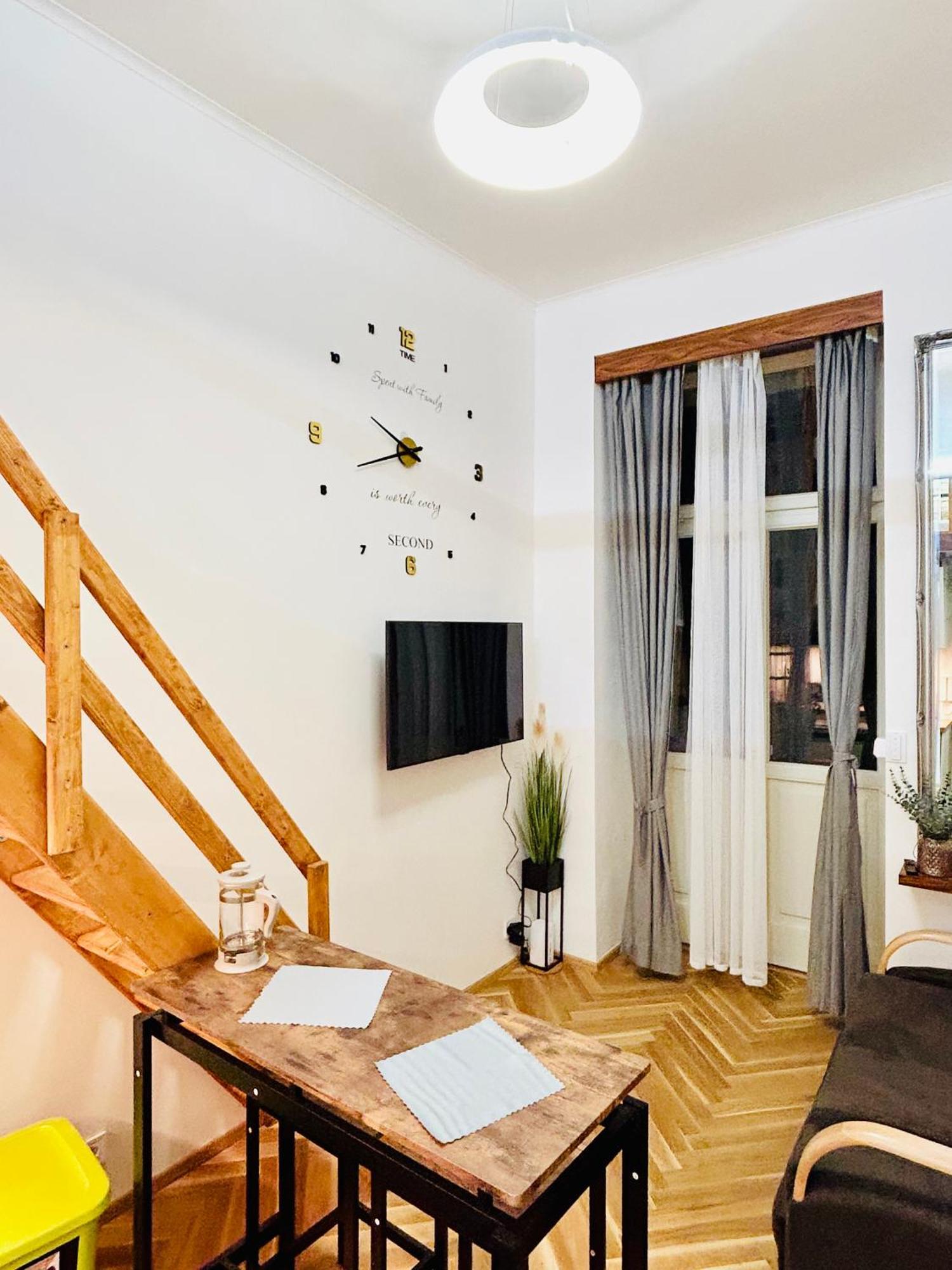 Cozy Design Homestay With Terrace Prag Exteriör bild